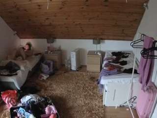 voyeurcam-julmodels-whitebed-3 live cam profile