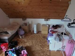 voyeurcam-julmodels-whitebed-3 webcam