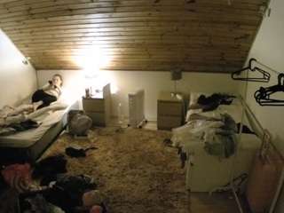 voyeurcam-julmodels-whitebed-3 webcam