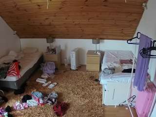 voyeurcam-julmodels-whitebed-3 webcam