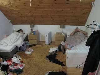 voyeurcam-julmodels-whitebed-3's CamSoda show and profile