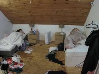 voyeurcam-julmodels-whitebed-3's CamSoda show and profile