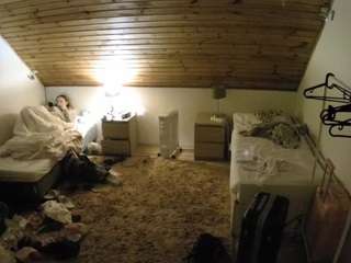 voyeurcam-julmodels-whitebed-3 webcam