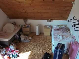 voyeurcam-julmodels-whitebed-3's CamSoda show and profile