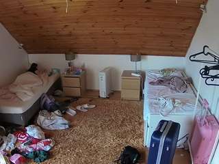 voyeurcam-julmodels-whitebed-3 webcam