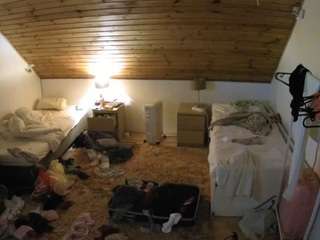 voyeurcam-julmodels-whitebed-3