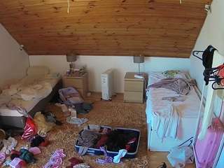 voyeurcam-julmodels-whitebed-3