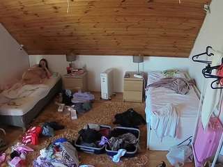 voyeurcam-julmodels-whitebed-3