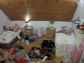 voyeurcam-julmodels-whitebed-3 webcam