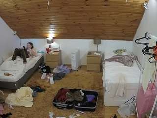 voyeurcam-julmodels-whitebed-3 webcam