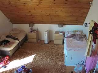 voyeurcam-julmodels-whitebed-3 webcam