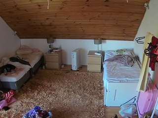 voyeurcam-julmodels-whitebed-3