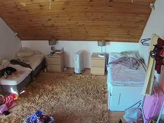 voyeurcam-julmodels-whitebed-3 webcam