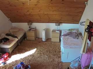 voyeurcam-julmodels-whitebed-3