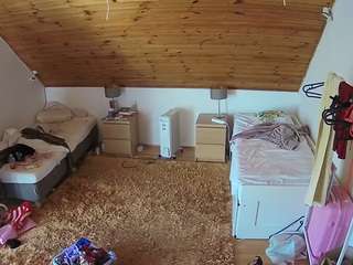 voyeurcam-julmodels-whitebed-3 webcam