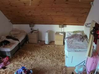 voyeurcam-julmodels-whitebed-3 webcam