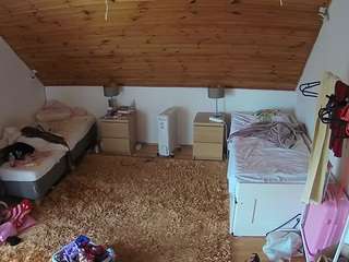 voyeurcam-julmodels-whitebed-3 webcam