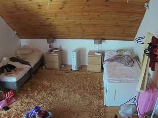 voyeurcam-julmodels-whitebed-3 webcam