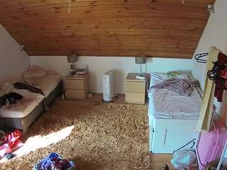 voyeurcam-julmodels-whitebed-3 webcam