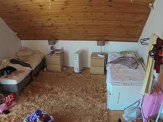 voyeurcam-julmodels-whitebed-3