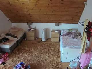 voyeurcam-julmodels-whitebed-3 webcam