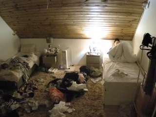 voyeurcam-julmodels-whitebed-3