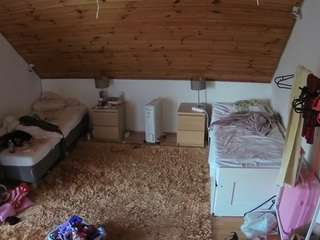voyeurcam-julmodels-whitebed-3 webcam