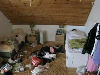 voyeurcam-julmodels-whitebed-3's CamSoda show and profile