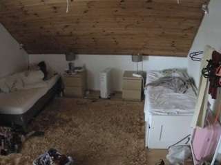 voyeurcam-julmodels-whitebed-3 webcam