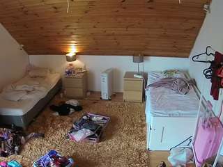 voyeurcam-julmodels-whitebed-3