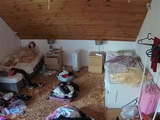 voyeurcam-julmodels-whitebed-3 webcam