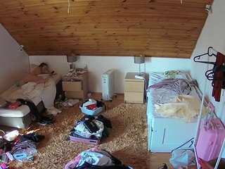 voyeurcam-julmodels-whitebed-3's CamSoda show and profile