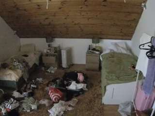 voyeurcam-julmodels-whitebed-3