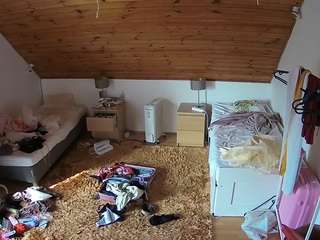 voyeurcam-julmodels-whitebed-3