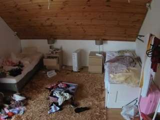 voyeurcam-julmodels-whitebed-3's CamSoda show and profile