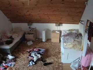 voyeurcam-julmodels-whitebed-3