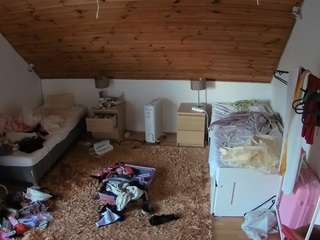 voyeurcam-julmodels-whitebed-3