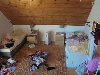 voyeurcam-julmodels-whitebed-3