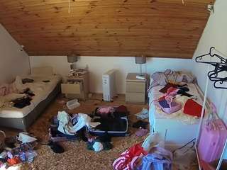 voyeurcam-julmodels-whitebed-3 webcam