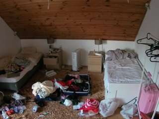 voyeurcam-julmodels-whitebed-3