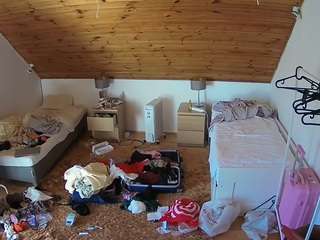 Live stream of voyeurcam-julmodels-whitebed-3