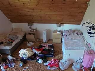 Live stream of voyeurcam-julmodels-whitebed-3