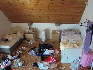 voyeurcam-julmodels-whitebed-3