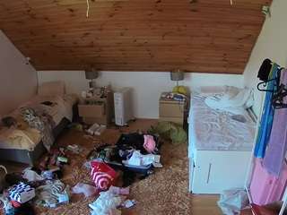 voyeurcam-julmodels-whitebed-3