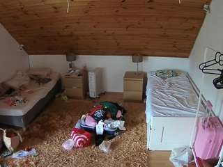 le modèle voyeurcam-julmodels-whitebed-3 est en webcam porno dans un show sur le site camsoda, il possède les tags suivants: ass,beautiful,bedroom,body massage,classy,flashing,julmodels-house,thong,voyeur,hd