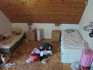 voyeurcam-julmodels-whitebed-3