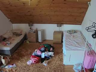 voyeurcam-julmodels-whitebed-3
