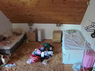 voyeurcam-julmodels-whitebed-3
