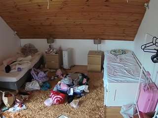 voyeurcam-julmodels-whitebed-3 webcam