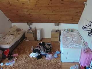 voyeurcam-julmodels-whitebed-3